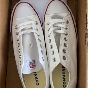 NWT white converse men’s 9/ women’s 11